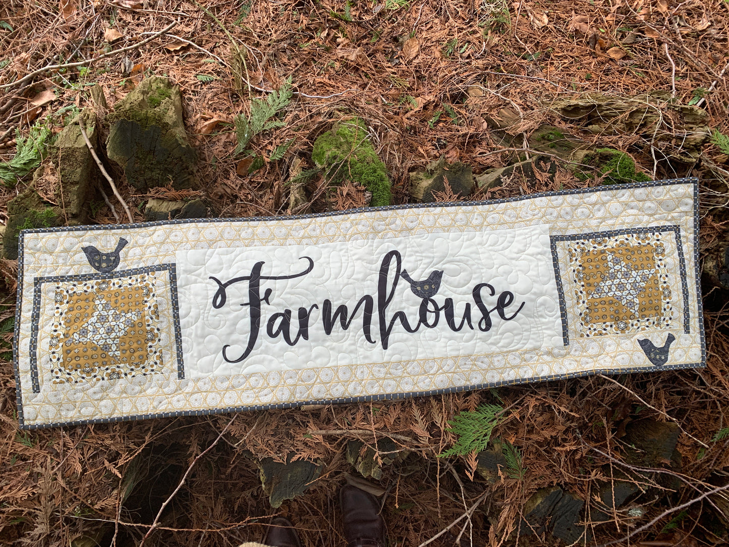 Farmhouse & Quilts Table Runner Kit